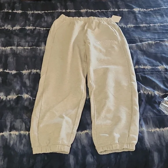 Scuba Mid Rise Oversized Jogger *Graphic - Picture 5 of 9